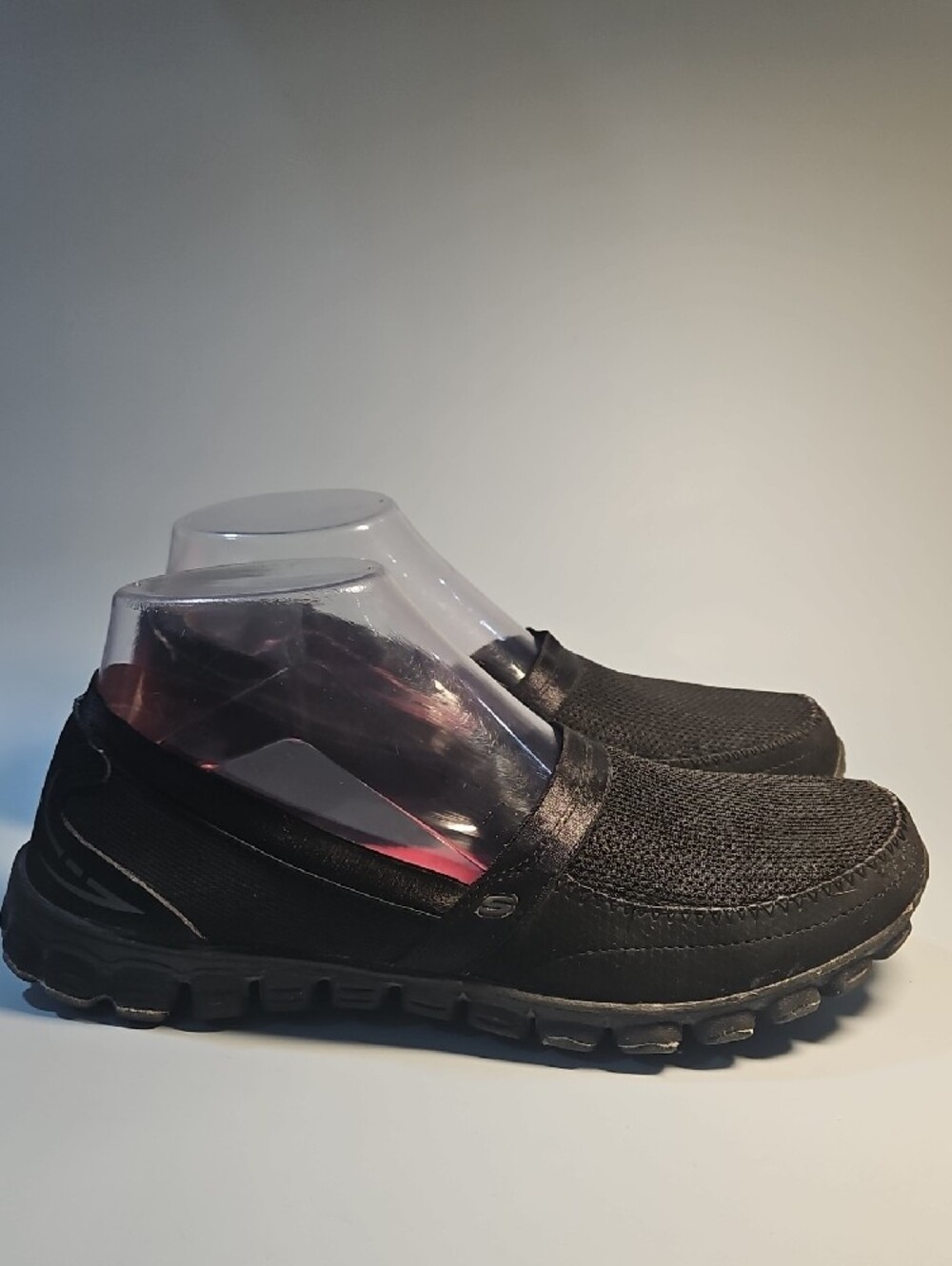 Skechers Black Slip-On Knit Loafers with Red Insole. Bin 11